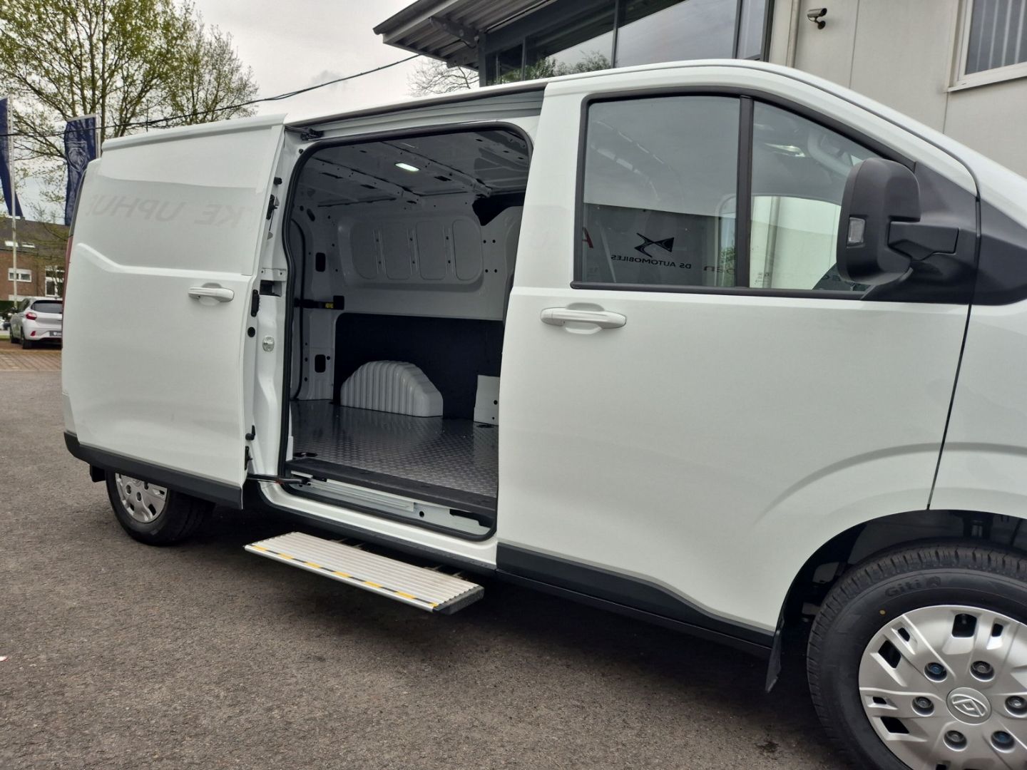 Fahrzeugabbildung Maxus Deliver7 2.0 TDCi KW L2 El. Schiebetüren CarPlay