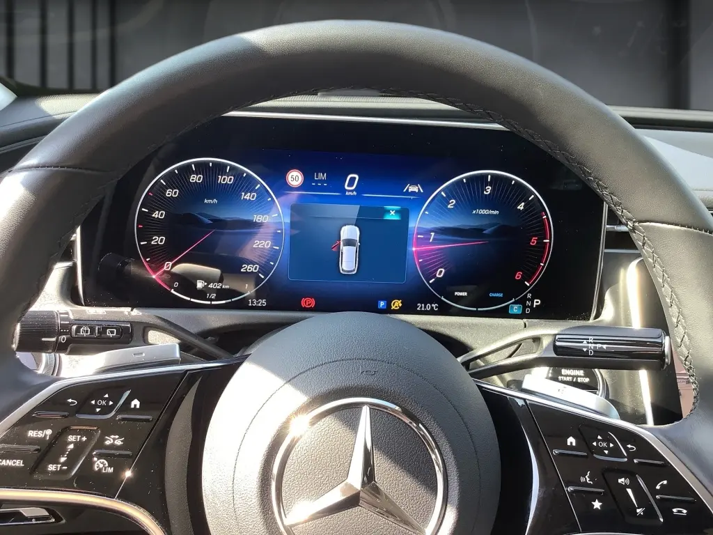 Mercedes-Benz E 220 d T AVANTGARDE+MBUX+DISTR+TOTW+KAMERA+AHK