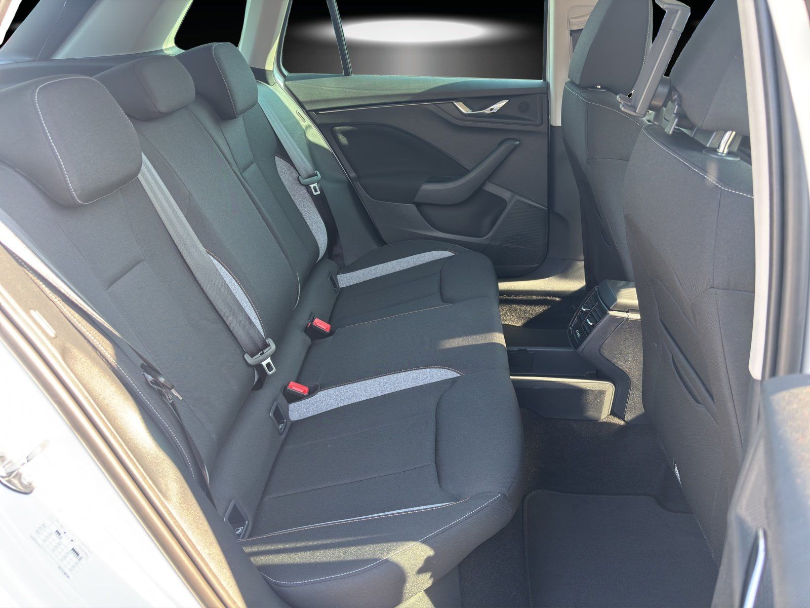 Fahrzeugabbildung SKODA Kamiq Balance 1,0 TSI 85 kW DSG AHK/MATRIX/RFK