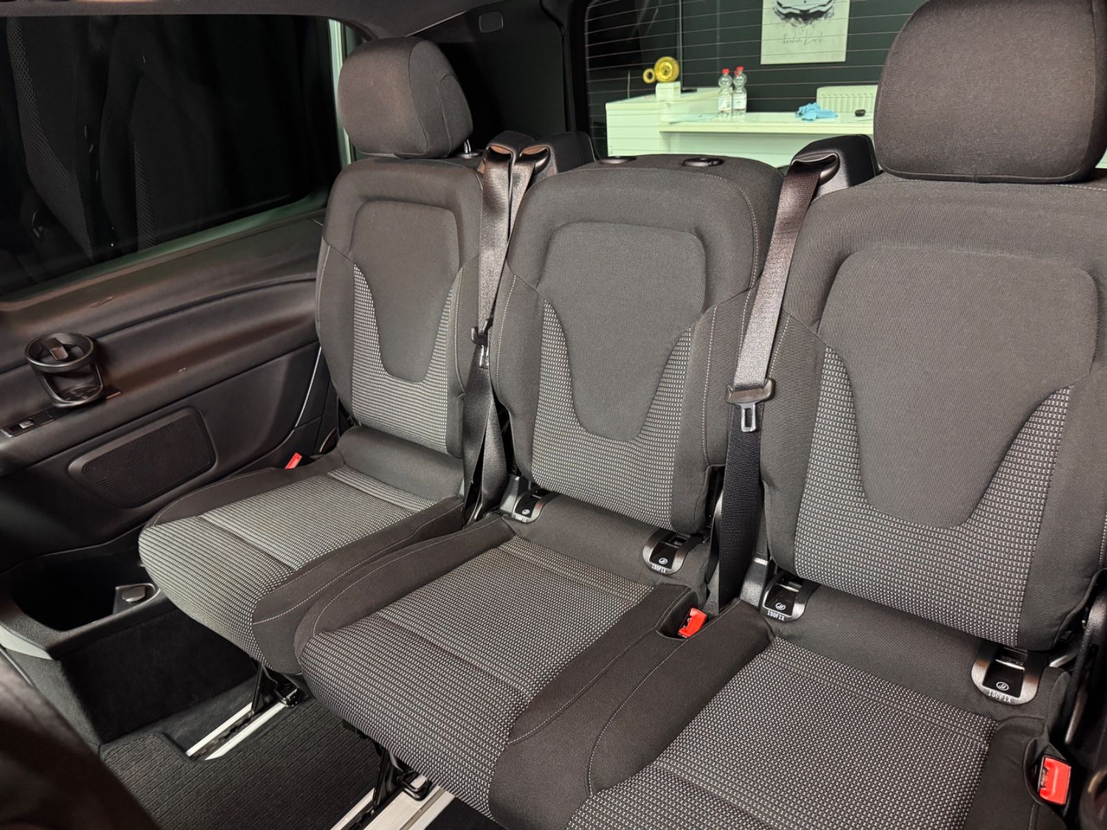 Fahrzeugabbildung Mercedes-Benz V 300d EDITION lang|AMG-LINE|7-SITZER|AHK|NAVI|