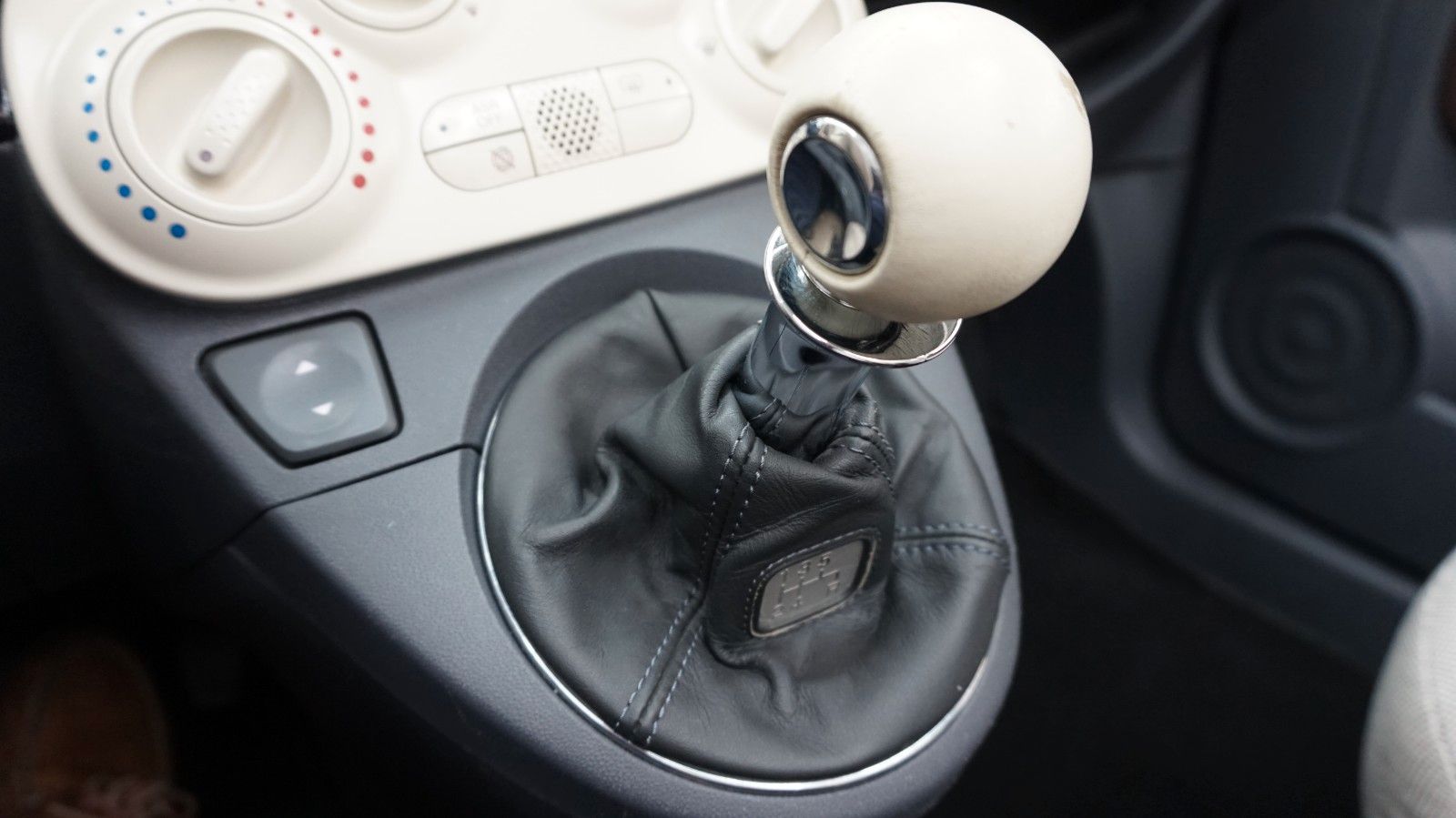 Fahrzeugabbildung Fiat 500 Lounge Cabrio  Scheckh. gepfl. TÜV neu