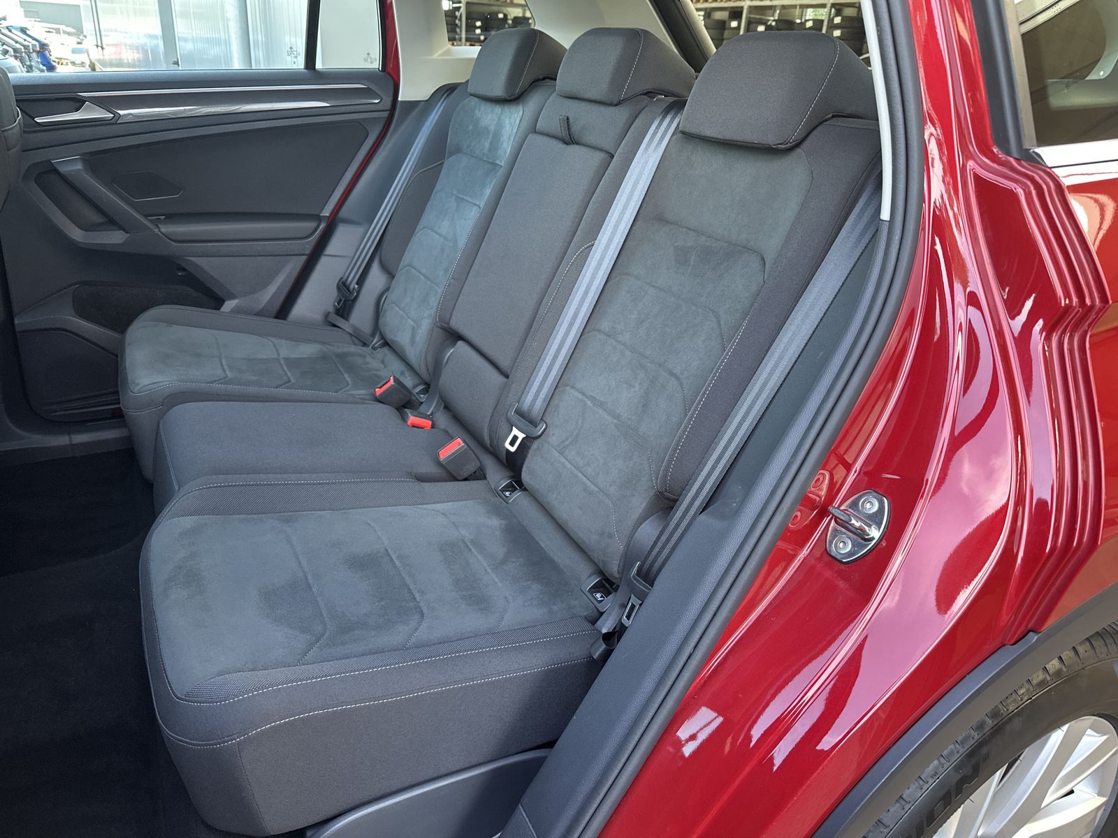 Fahrzeugabbildung Volkswagen Tiguan 1.5 TSI DSG Elegance NAV+MATRIX+ACC+AHK