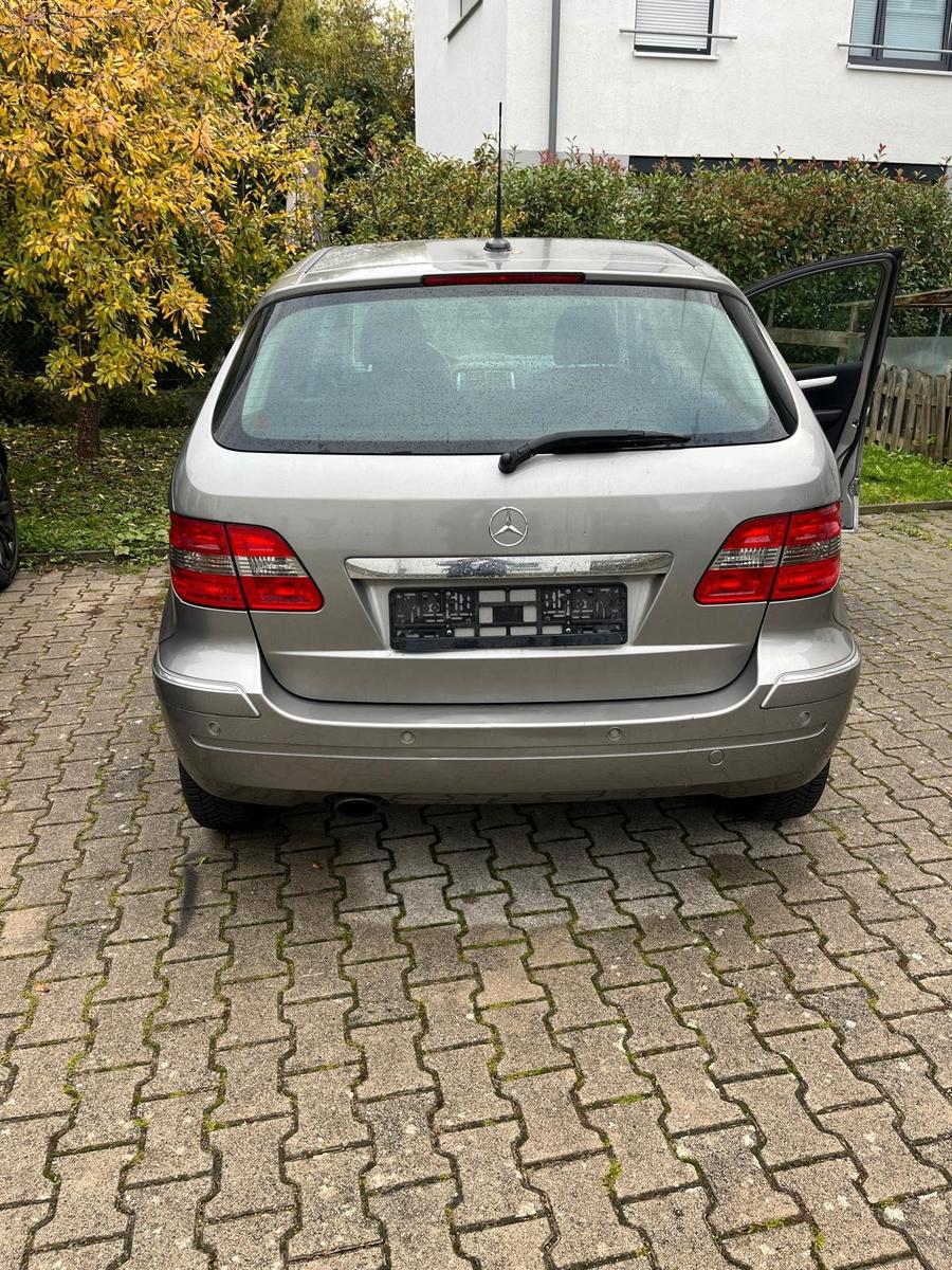 Mercedes-Benz B170 2006 — engine 1.699 cm³, 116 HP (85kW)