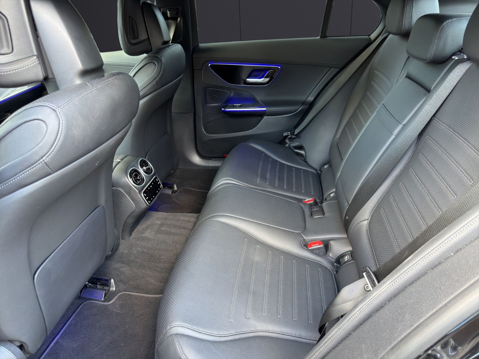 Fahrzeugabbildung Mercedes-Benz C 300 e*AMG-Line*Night-Paket*Pano*Ambiente*360°