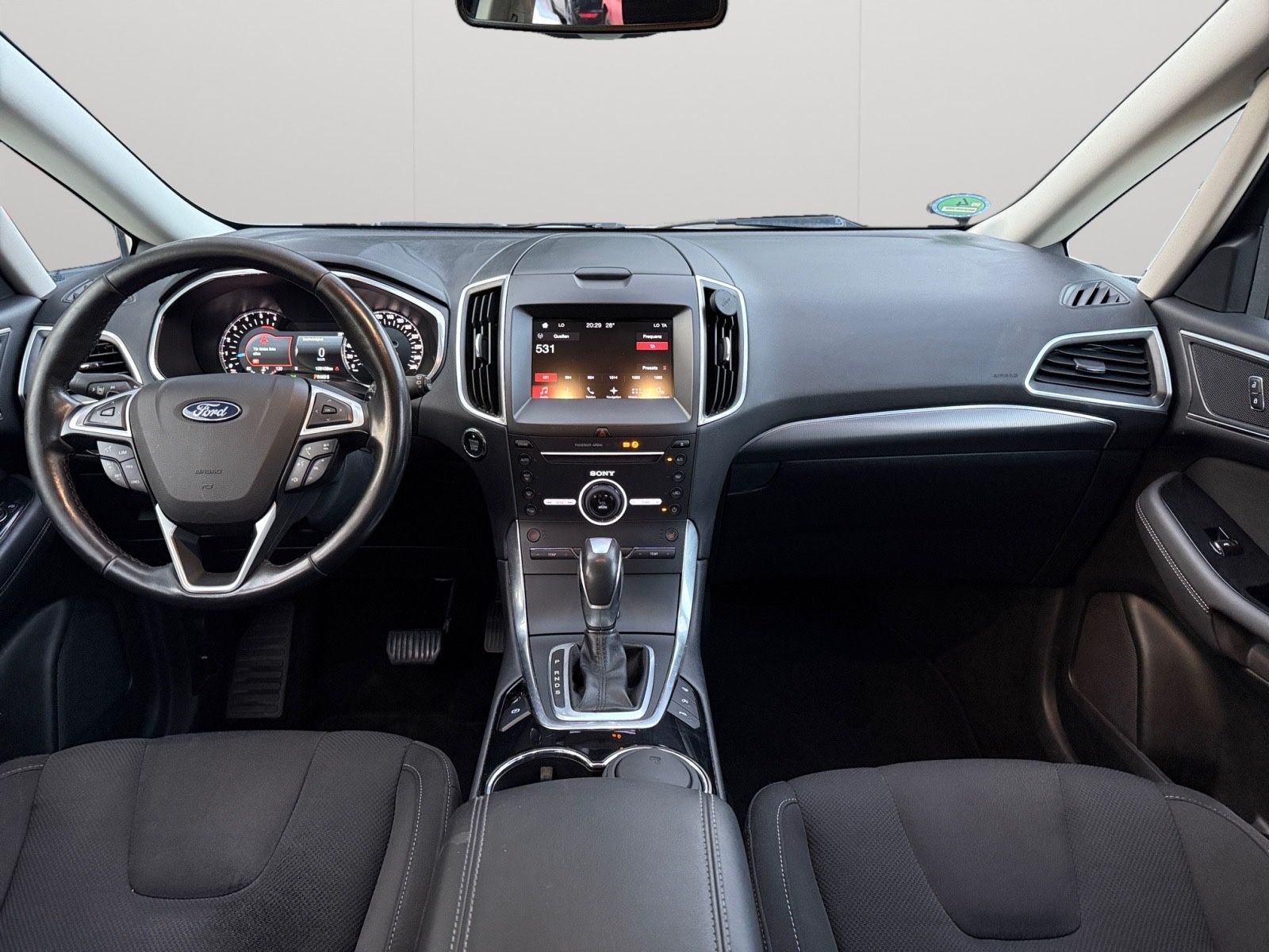Fahrzeugabbildung Ford S-MAX Titanium/LED/AHK/7-Sitzer/8.Fach/Automatik