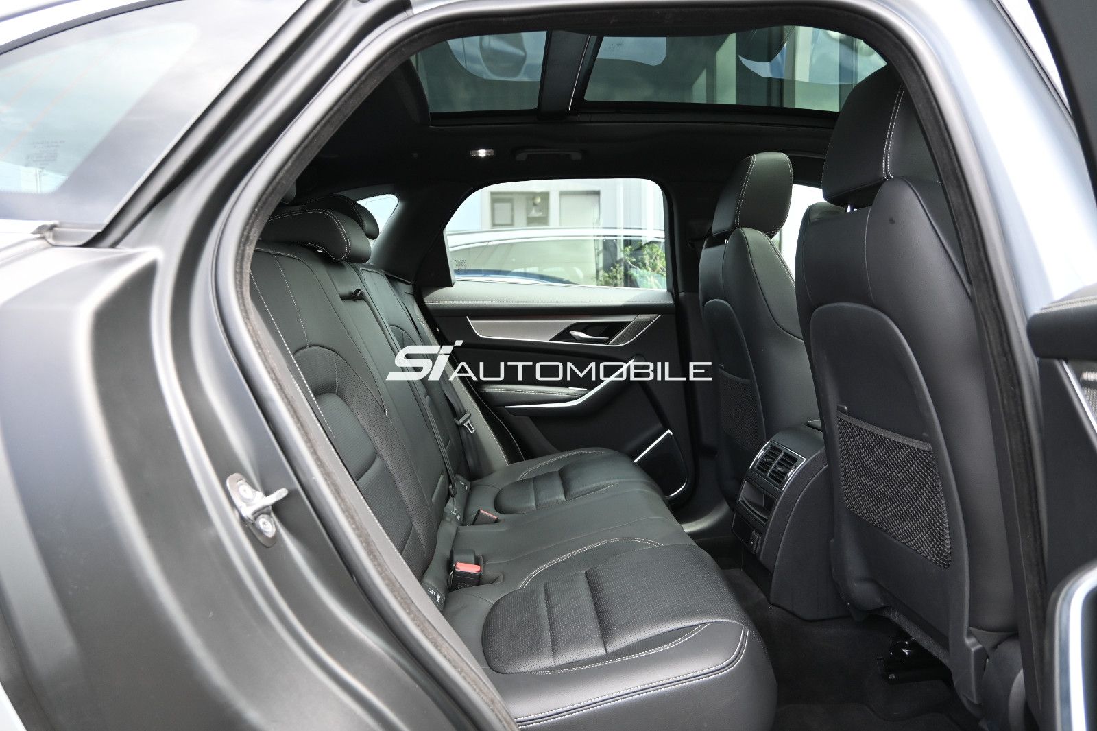 Fahrzeugabbildung Jaguar F-Pace D300 R-DYNAMIC SE AWD °ACC°AHK°HUD°PANO°