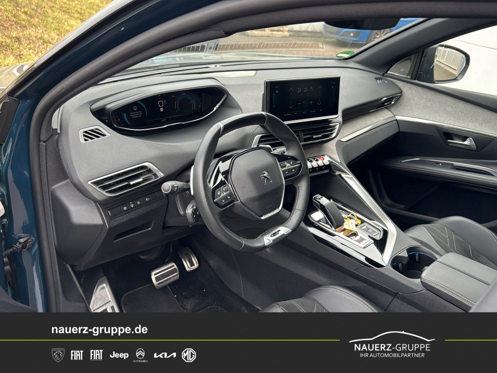 Fahrzeugabbildung Peugeot 3008 Hybrid 225 GT