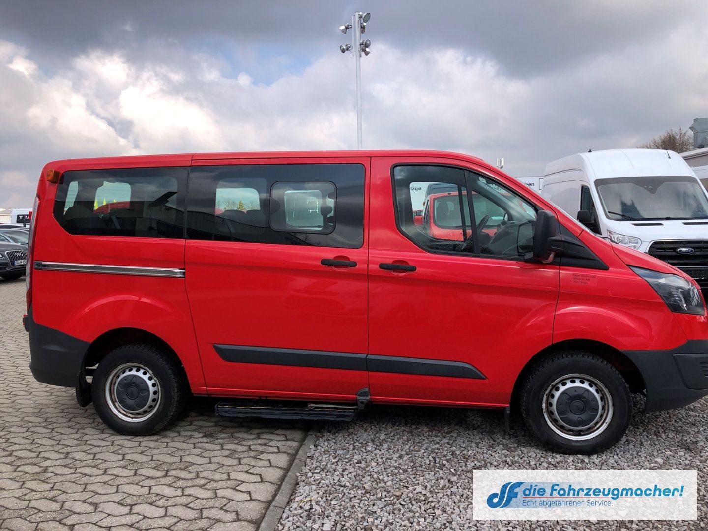 Fahrzeugabbildung Ford Transit Custom Kombi 300 L1 2.2 TDCi *8463