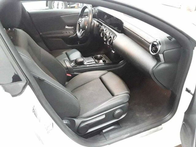 Fahrzeugabbildung Mercedes-Benz CLA 180 SB Style R-Kamera+SHZ+DAB+Carplay+18"