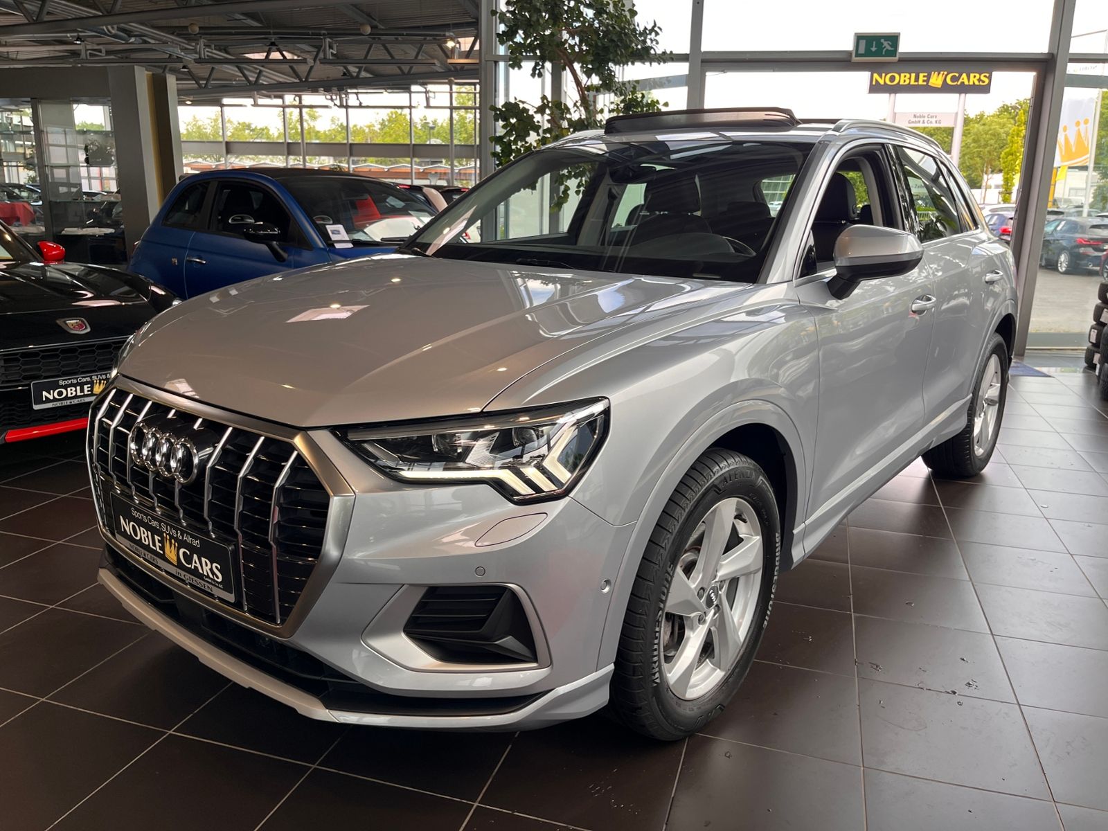 Fahrzeugabbildung Audi Q3 40 TFSI quattro advanced PANO AHK LED