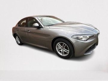 Alfa-Romeo Giulia - 2