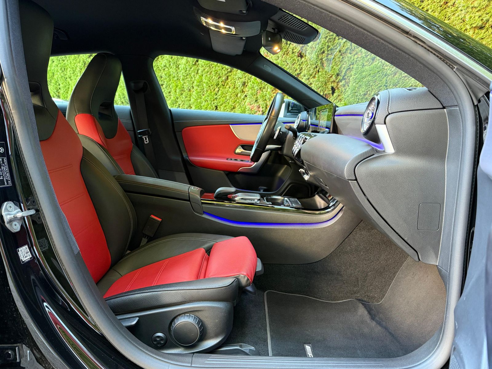 Vehicle illustration Mercedes-Benz CLA 200 Shooting Brake AMG LINE 8G LED+AHK+STHZ