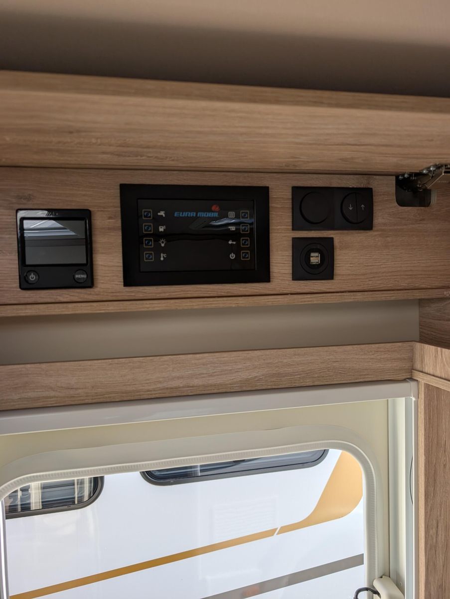 Fahrzeugabbildung Eura Mobil Integra Line IL 720 EF SAT, SOLAR, LUFTFEDERUNG