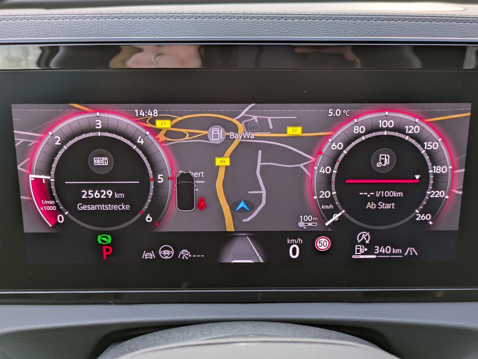 Fahrzeugabbildung Volkswagen Tiguan 2.0 TDI 4M R-Line BLACK*PAN*HK*AHK*MATRIX