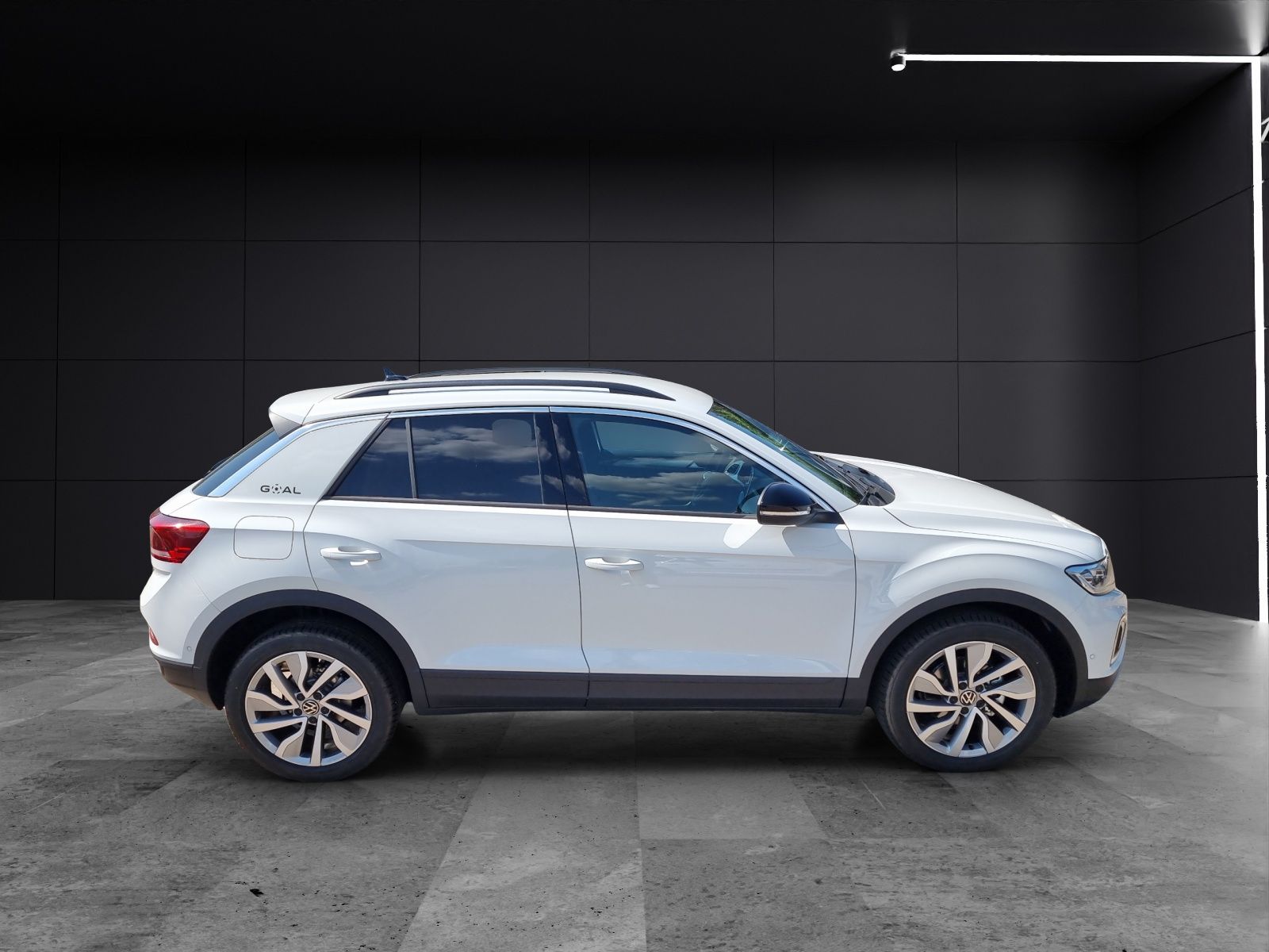 Fahrzeugabbildung Volkswagen T-Roc TSI Goal DSG LED+ ACC 18" AHK SHZ RearView