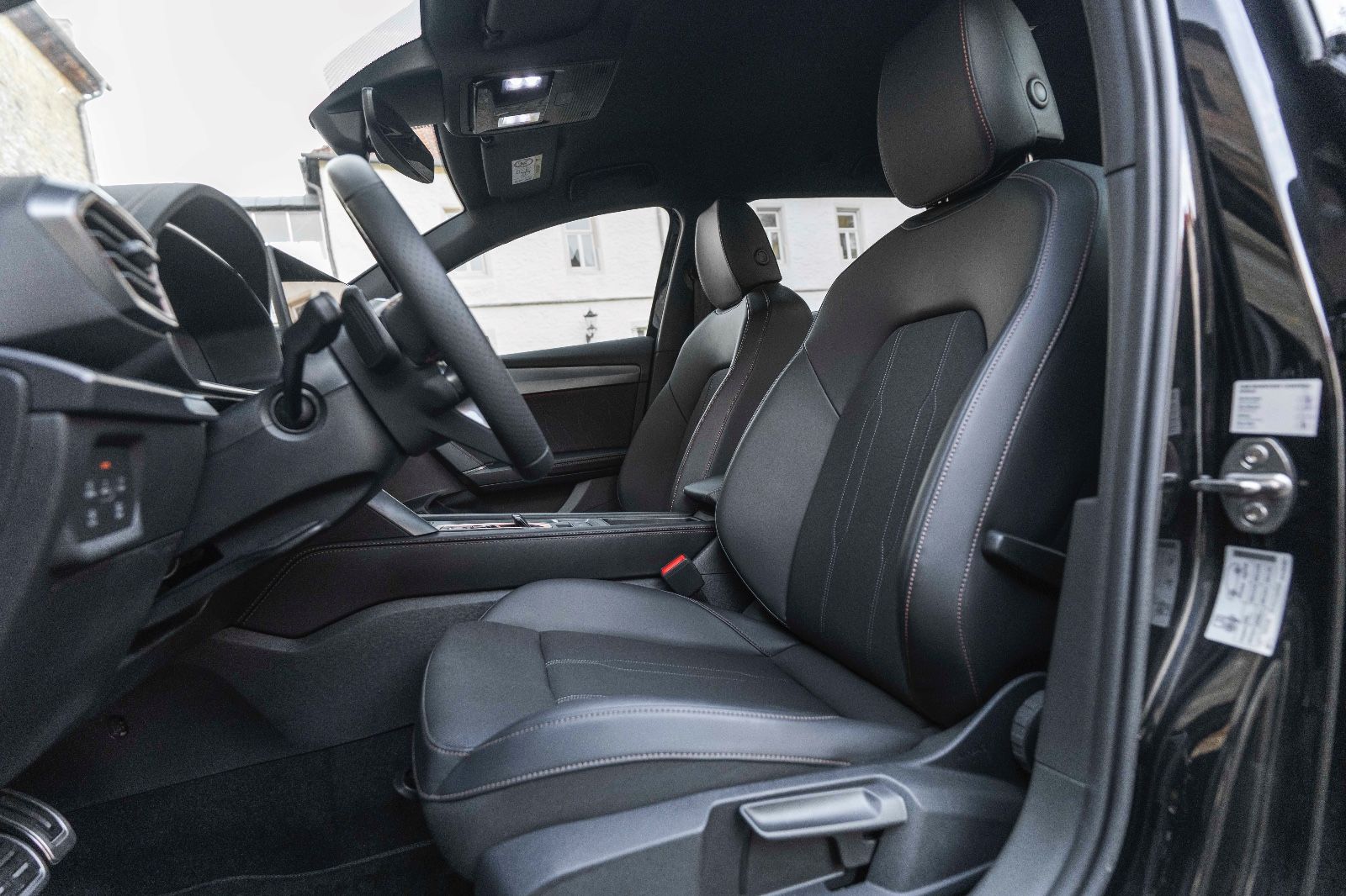 Fahrzeugabbildung CUPRA Leon Sportstourer 1.5 eTSI ACC LED TOTW CARPLAY