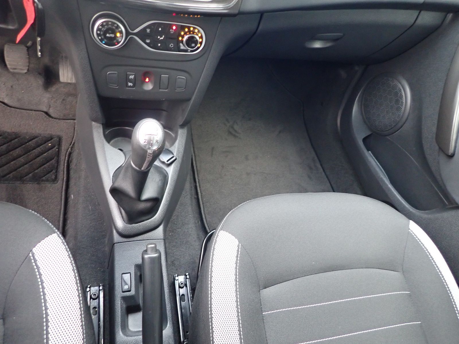 Fahrzeugabbildung Dacia Logan MCV II Kombi Stepway TCe 90 / NAVI