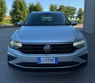 Volkswagen Tiguan - 2