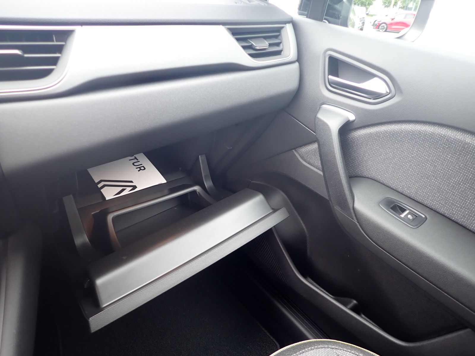 Fahrzeugabbildung Renault Captur Techno Full Hybrid E-Tech 160