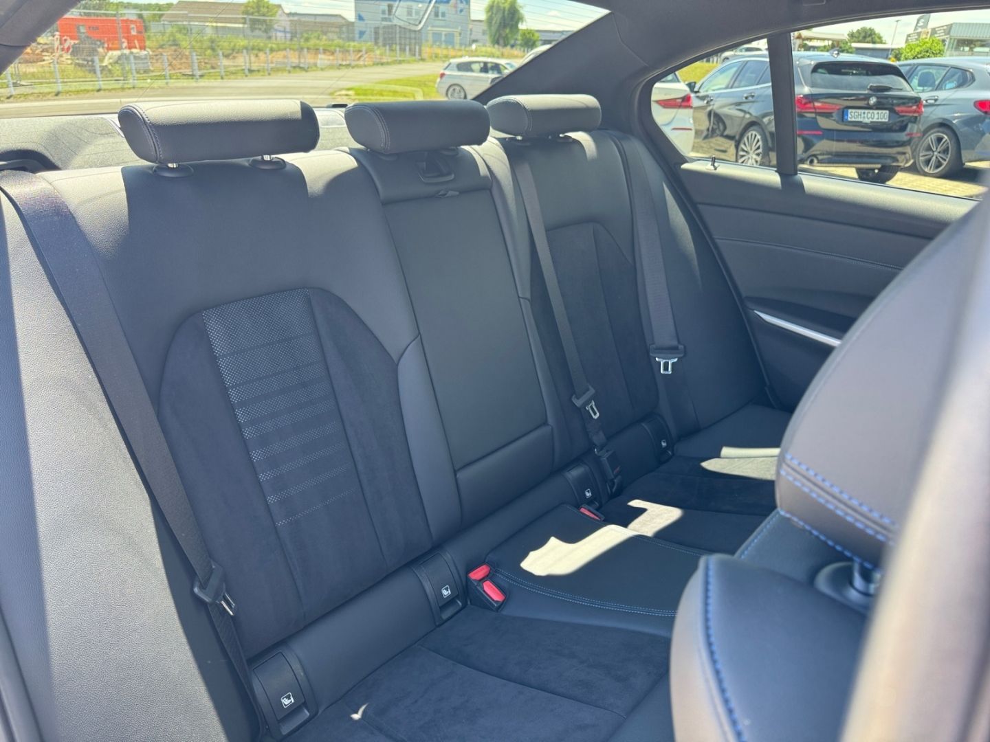 BMW 330 d M-Sport LED KLIMAAUTO NAVI SHZ PDC ALU 19' foto 17
