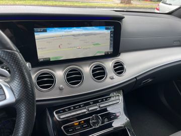Fahrzeugabbildung Mercedes-Benz E 220d T 4Matic AMG*Standheizung*AmbientLight*