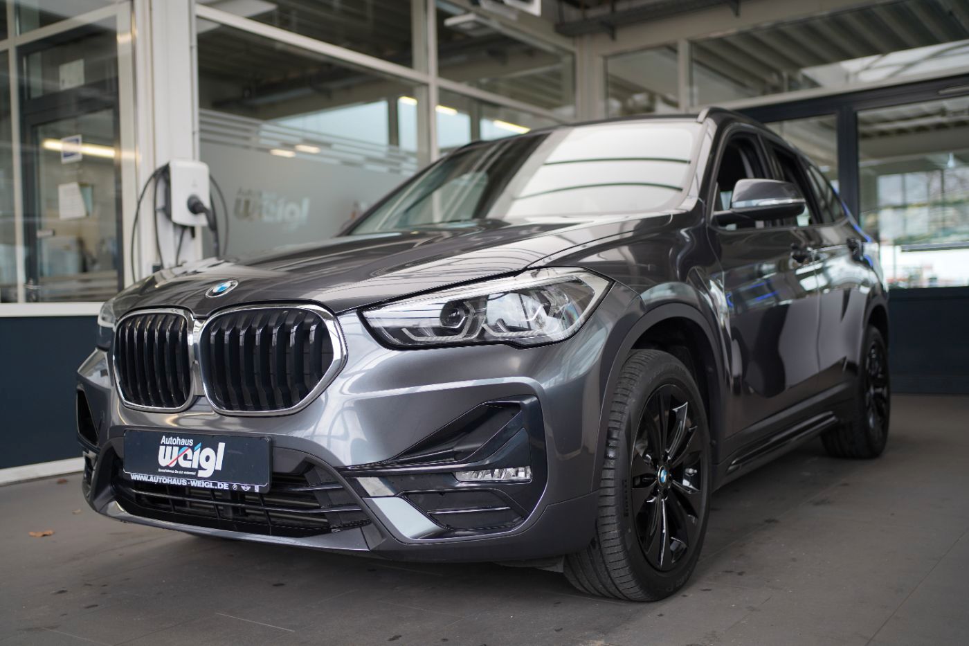 Fahrzeugabbildung BMW X1 20dA Sport Line +Navi+LED+MultifunktionLenkra