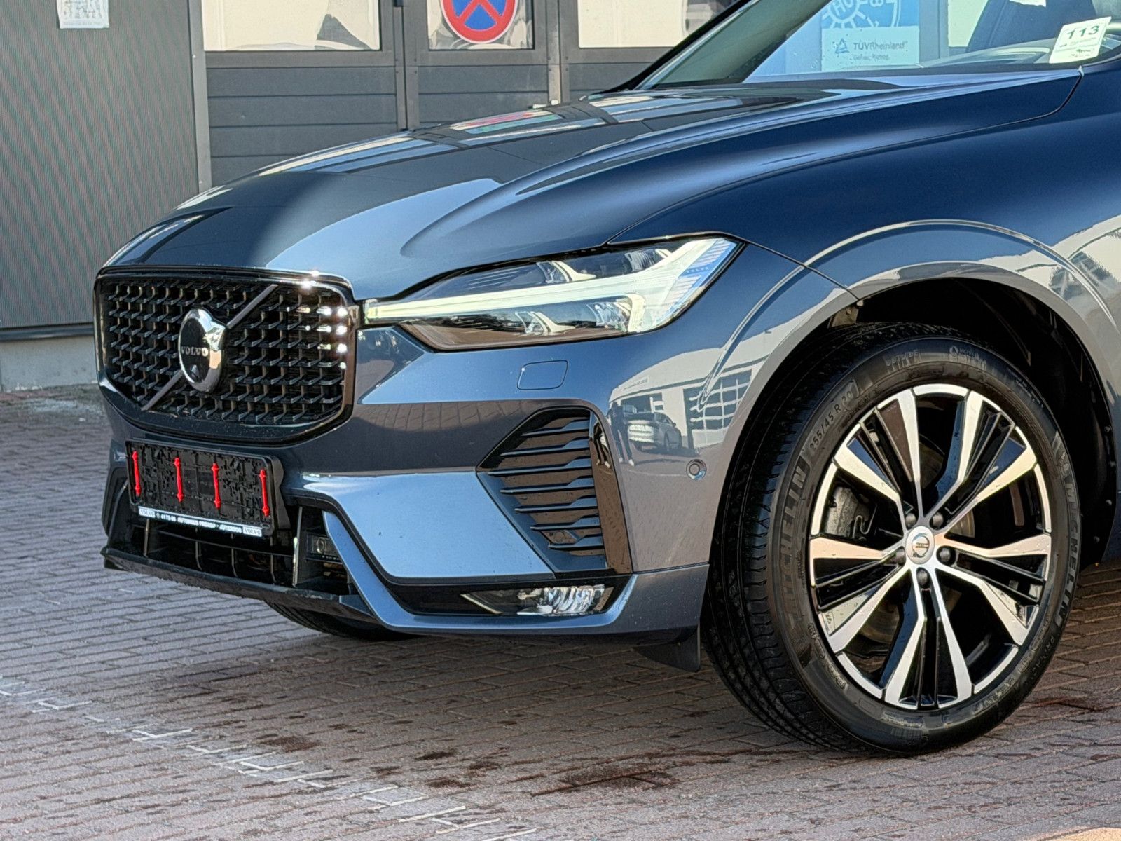 Fahrzeugabbildung Volvo XC60 B5 D Ultimate Dark AWD*STHZG*PANO*360°*ACC