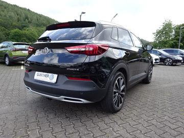 Fotografie des Opel Grandland (X) Grandland X 1.6 Turbo Plug-in-Hybrid ALLRAD