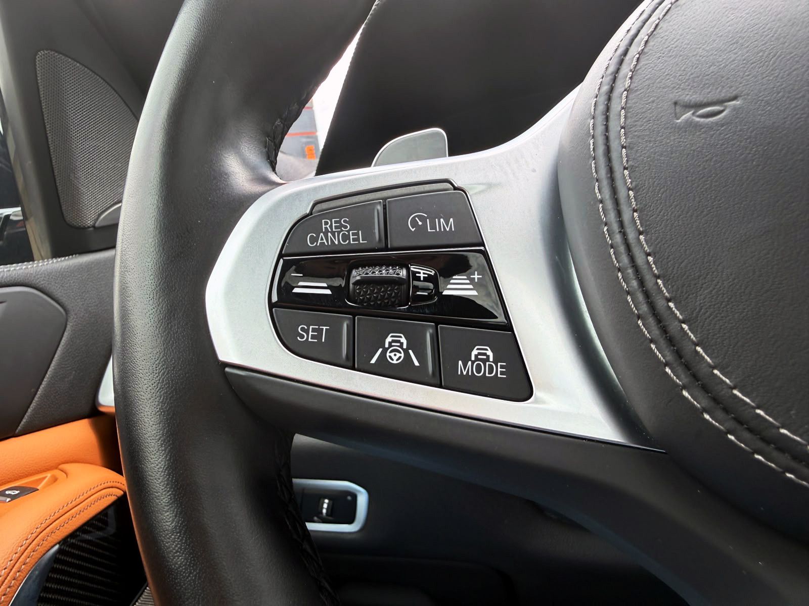 Fahrzeugabbildung BMW X5 xDrive40d M-Sport 360° AHK ACC Laser HUD AHK