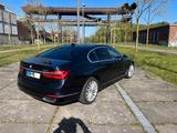BMW 740d xDrive -Imperialblau metallic - BMW 7er Reihe in Duisburg