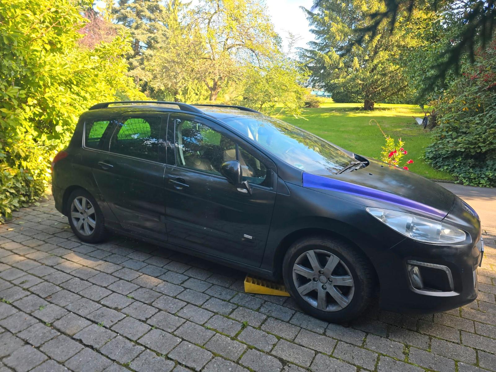 Peugeot 308 2012 — rear view