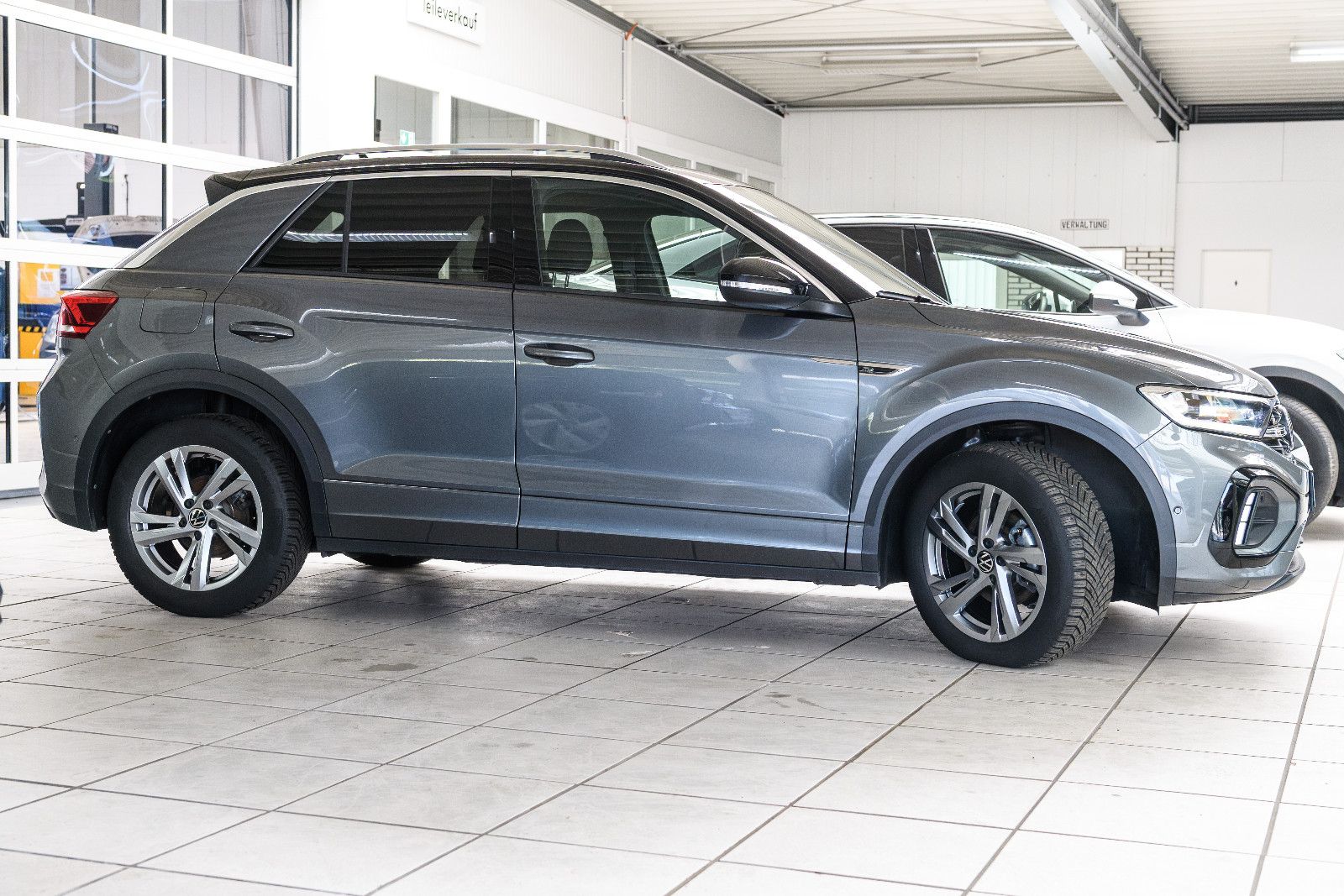 Fahrzeugabbildung Volkswagen T-Roc R-Line 1.5 TSI DSG LED+AHK+KAMERA+ACC+SHZ