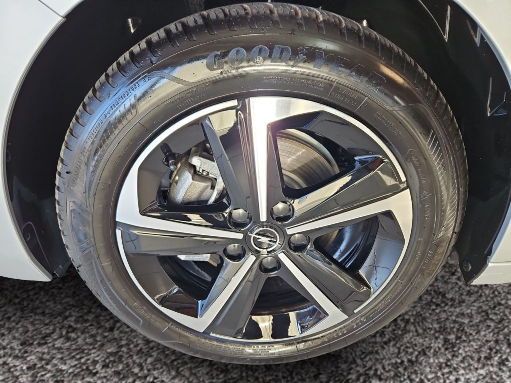 Fahrzeugabbildung Opel Astra 1.2 Turbo GS Navi Sitzheizung Allwetter ..