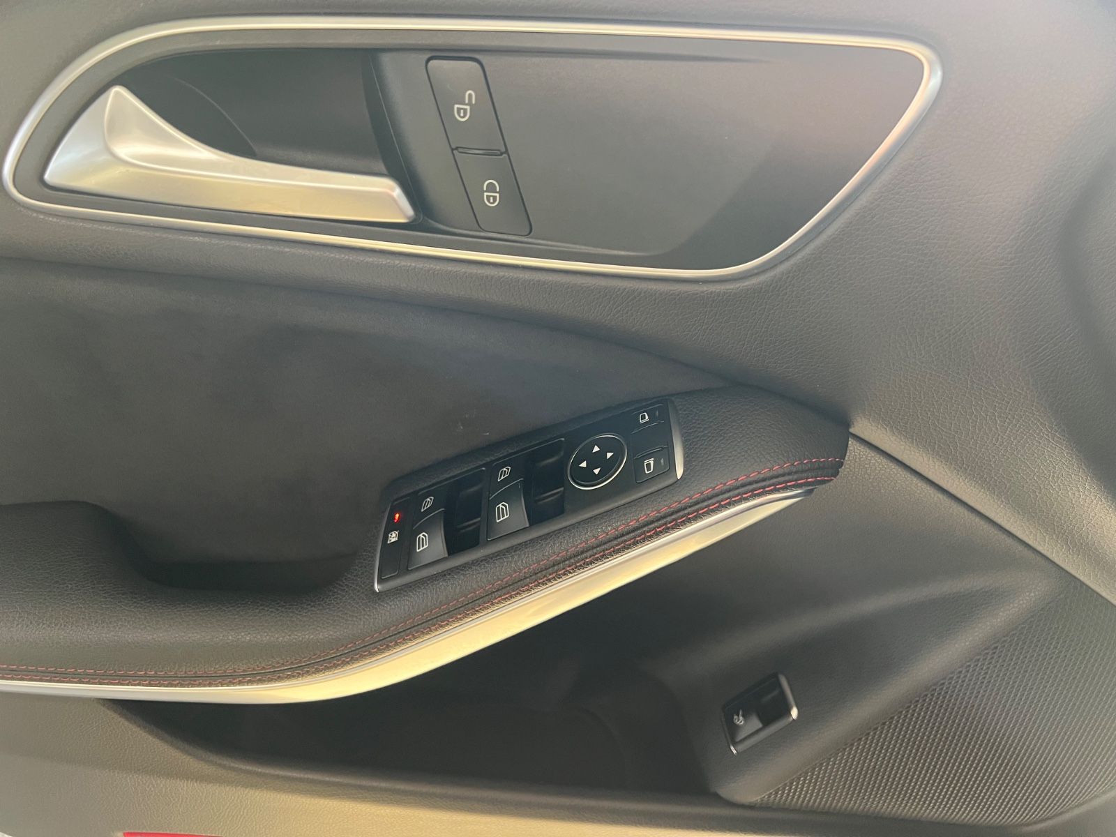 Fahrzeugabbildung Mercedes-Benz CLA 250 4Matic AMG Line *SCHECKHEFT BEI MERCEDES