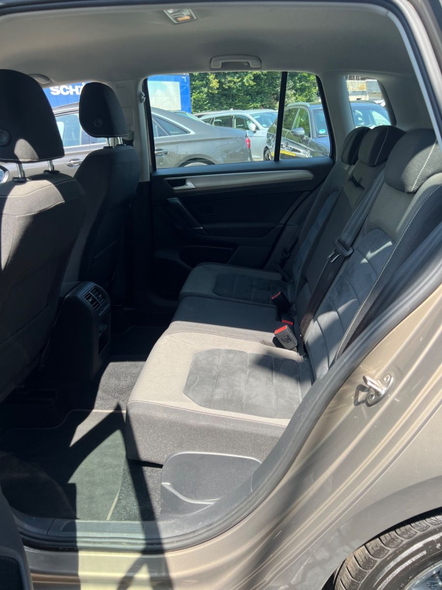 Fahrzeugabbildung Volkswagen Golf Sportsvan VII Comfortline *MASSAGE-SITZE *