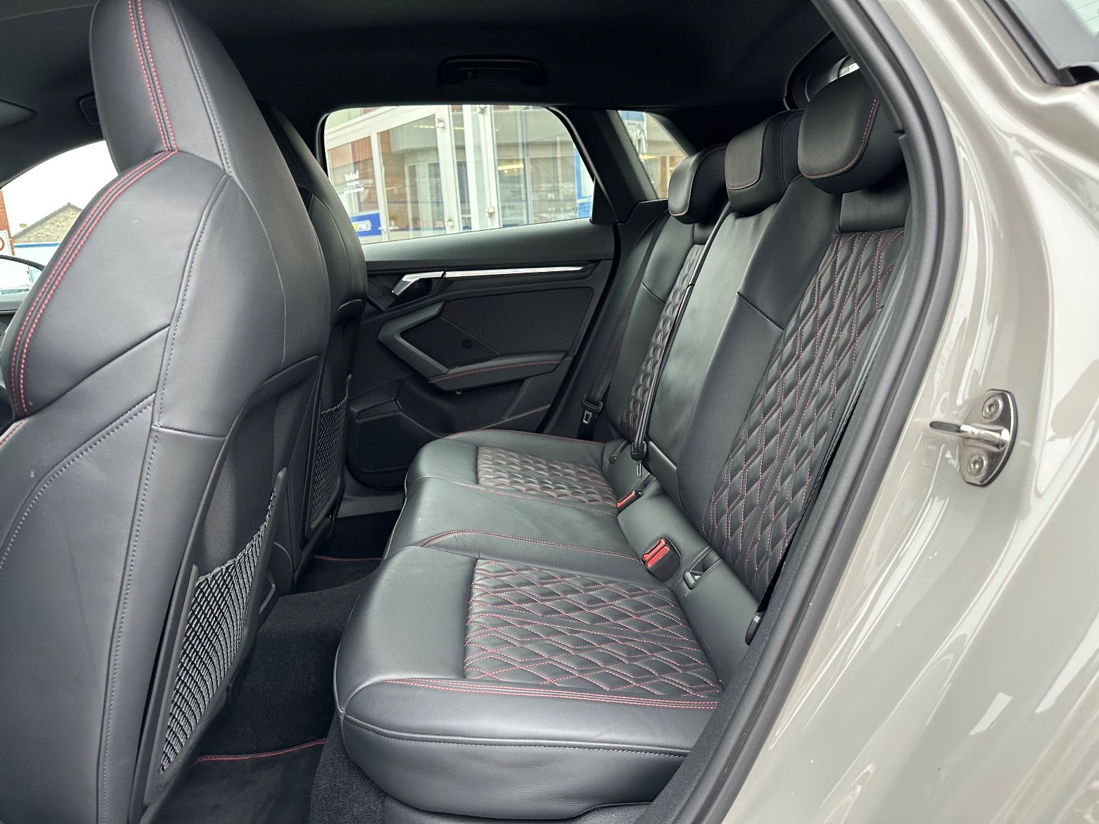 Fahrzeugabbildung Audi S3 Sportback 2.0 TFSI quattro Matrix/Business