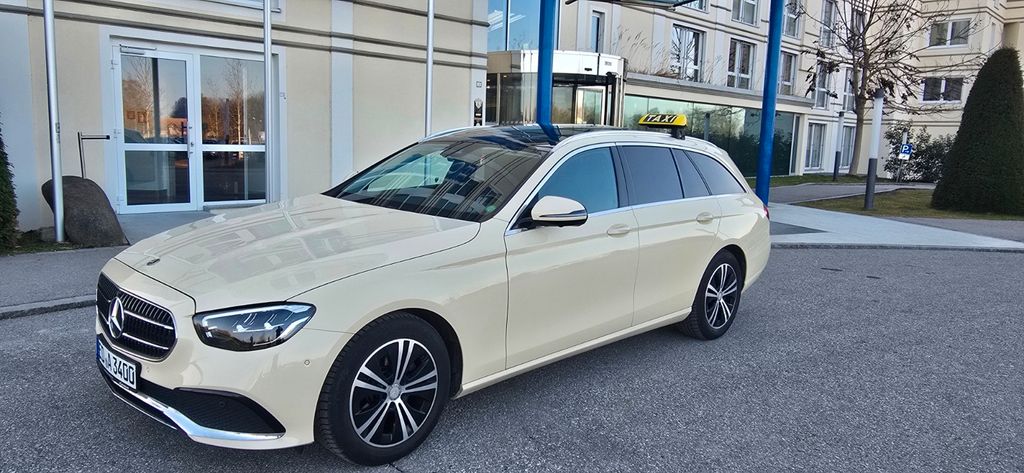 Image of Mercedes-Benz E 220