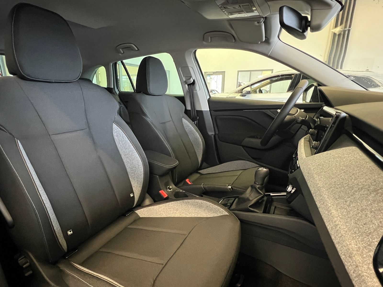 Fahrzeugabbildung SKODA Scala DRIVE 1.0 TSI *18"-LM, Black-Paket, LED*