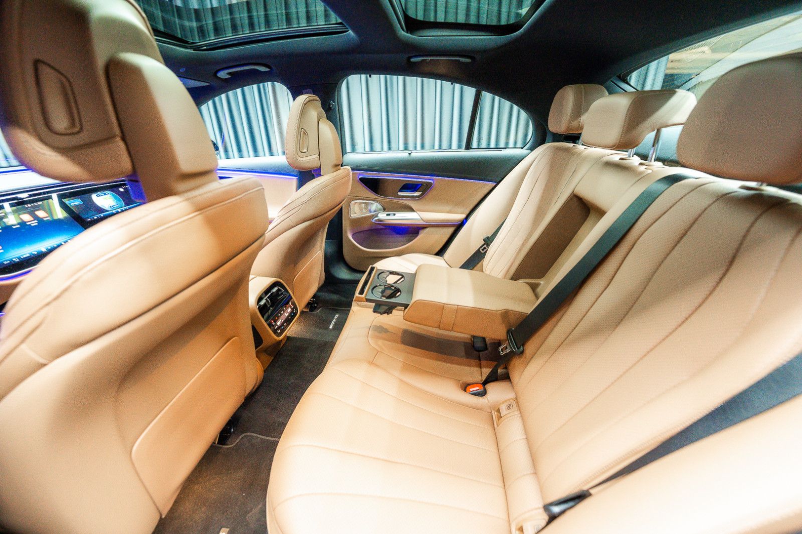 Fahrzeugabbildung Mercedes-Benz E 200 AMG MY25*Premium Plus*Superscreen*Keyless*