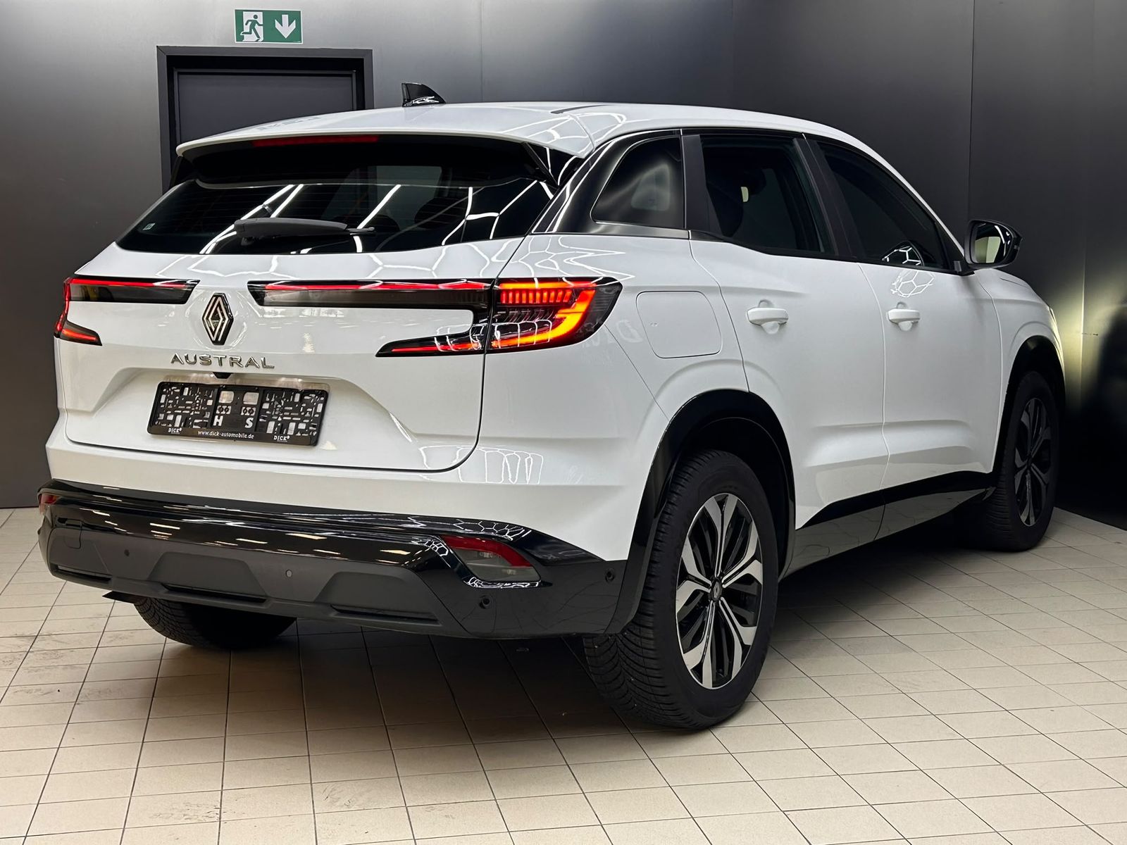 Fahrzeugabbildung Renault Austral 1.3 TCE Aut Evolut NAVI+LED+SHZ+KAM+ACC+