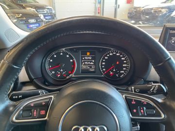 Audi A1 ambition *NAVI*PDC*SZHZ*KLIMA*SPORTFAHRWERK*