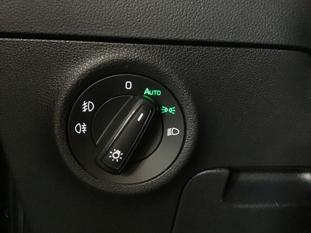Fahrzeugabbildung Skoda Karoq Tour 2.0 TDI DSG/4x4/AHK/Navi/Kamera/ACC