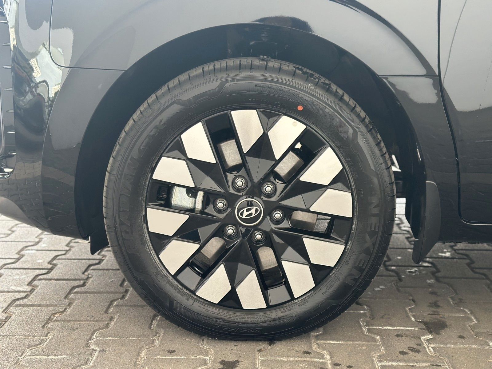 Fahrzeugabbildung Hyundai Staria Signature Hybrid 1.6l 215PS Panorama/Navi
