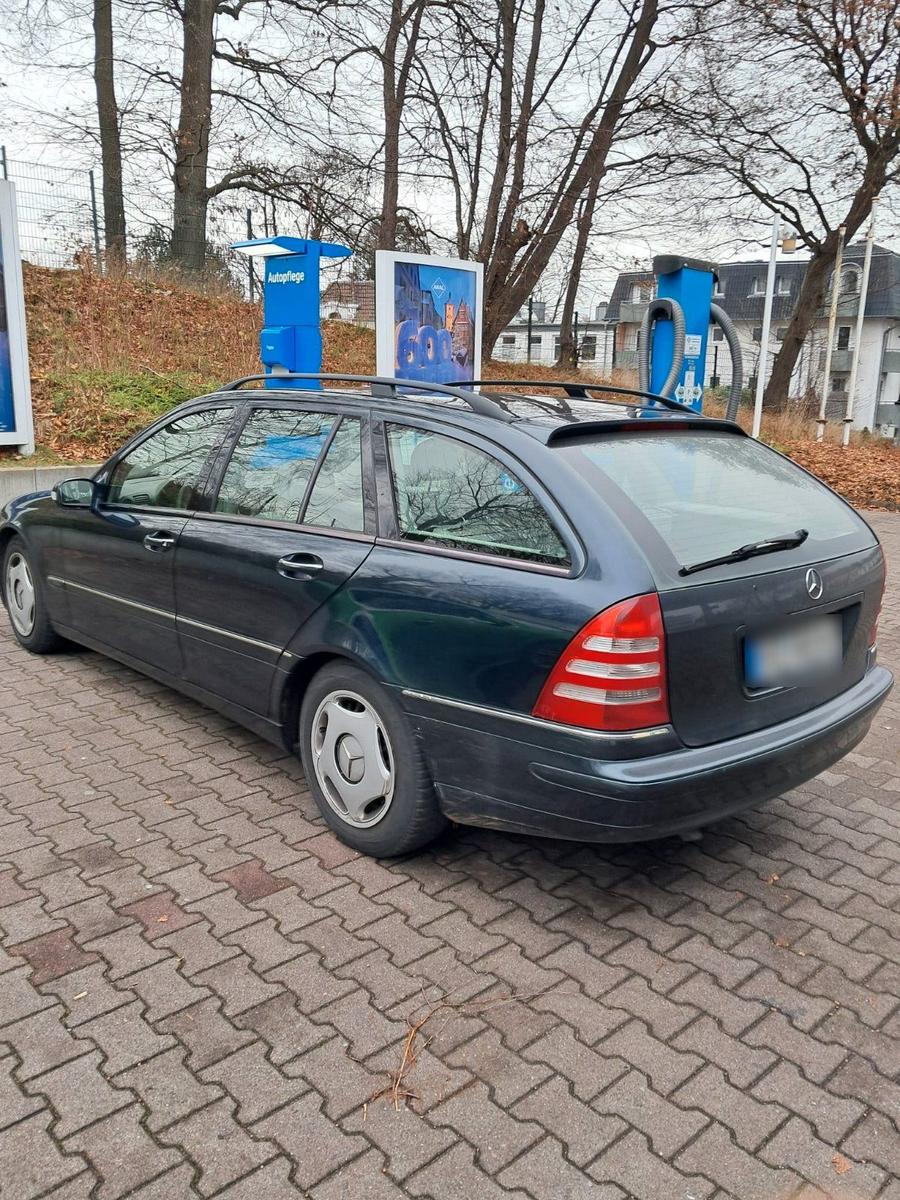 Mercedes-Benz C220 2004 — вигляд ззаду