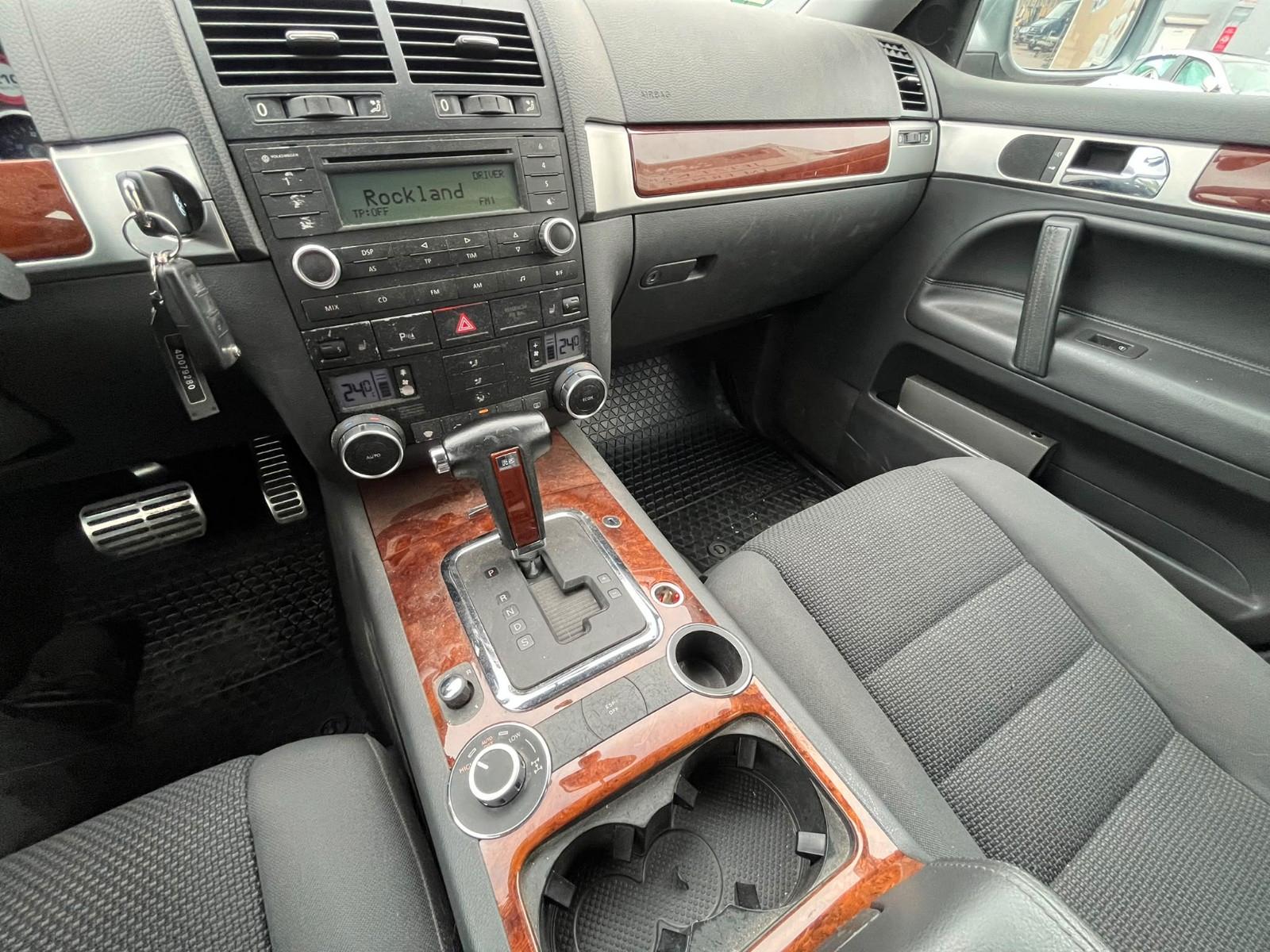 Volkswagen Touareg 2004 — photo 16