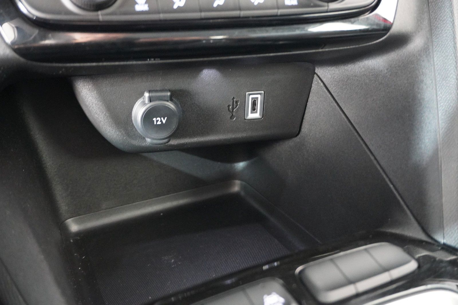 Fahrzeugabbildung Opel Corsa F 1.2 FACELIFT NAVI/LED/KAMERA/VIRTU./DAB+