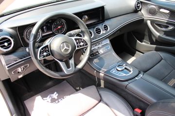 Mercedes E 200 - 12