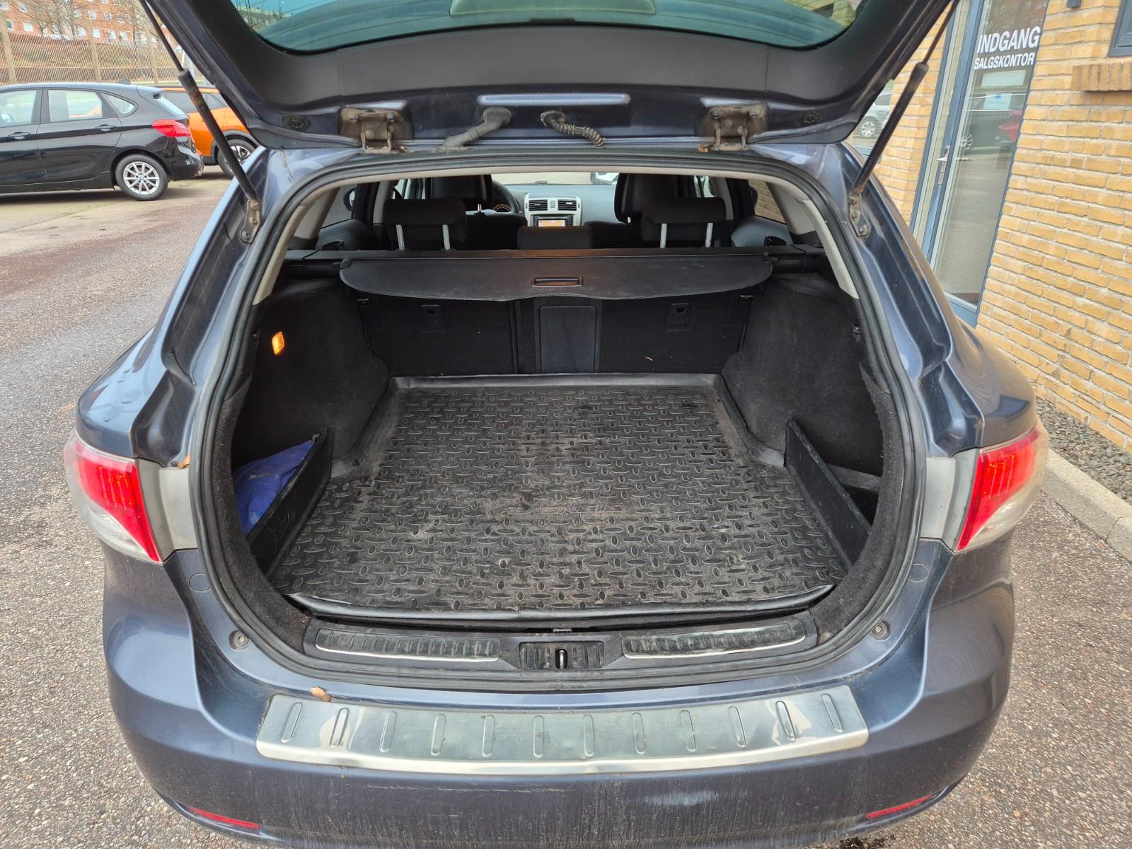 Toyota Avensis 2010 — photo 6