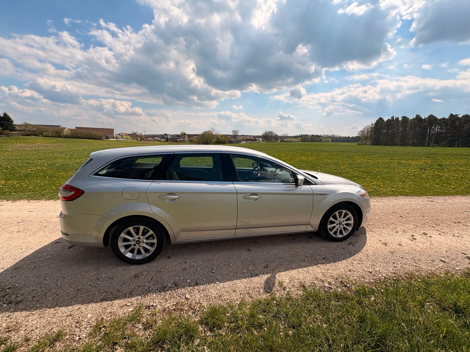 Ford Mondeo 2013 — rear view
