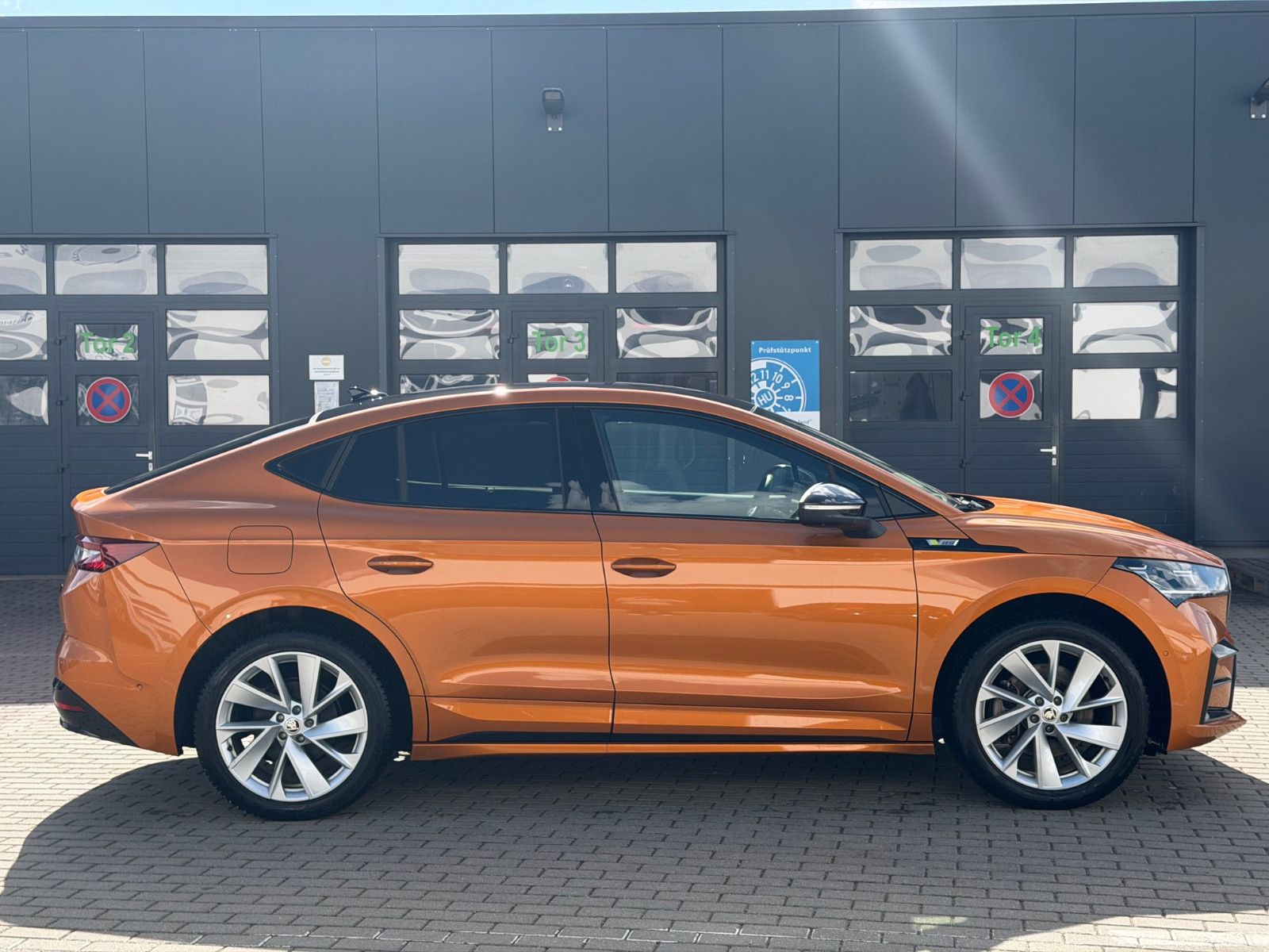 Fahrzeugabbildung SKODA Enyaq RS*ACC*SZHZNG*NAVI*360°*CARPLAY*AMBIENTE*